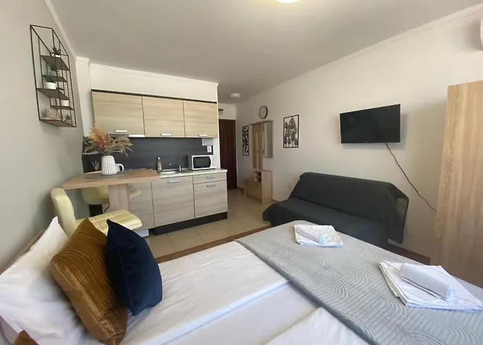 Summer Breeze 506 Private Sunny Apartment