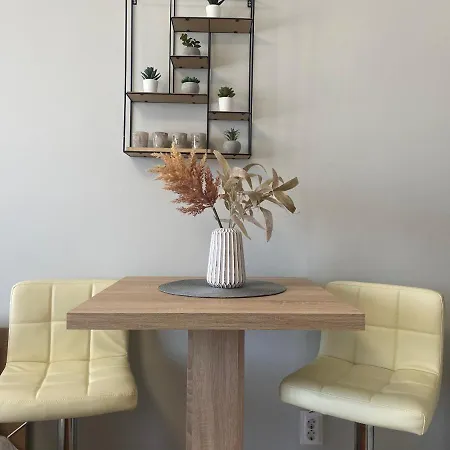 Summer Breeze 506 Private Sunny Apartment